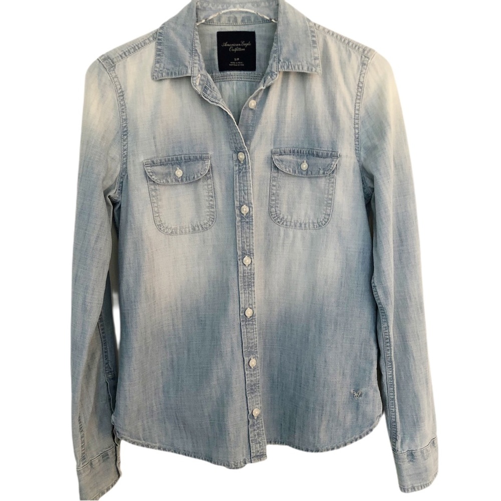 American Eagle Light Blue Denim Button Down Shirt - Size Small